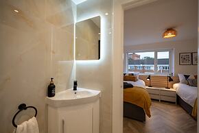 Exquisite 6 Bedroom Luxury Home