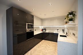 Exquisite 6 Bedroom Luxury Home