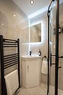 Exquisite 6 Bedroom Luxury Home