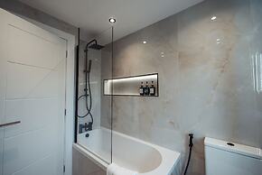 Exquisite 6 Bedroom Luxury Home