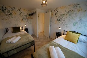 Exquisite 6 Bedroom Luxury Home