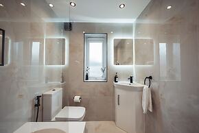 Exquisite 6 Bedroom Luxury Home