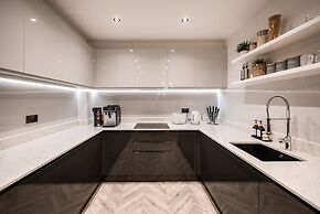 Exquisite 6 Bedroom Luxury Home