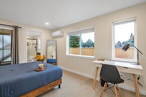 Pacific Northwest Retreat Duplex 3min from Seattle by RedAwning