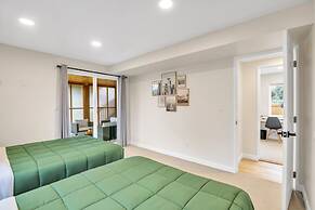 Pacific Northwest Retreat Duplex 3min from Seattle by RedAwning