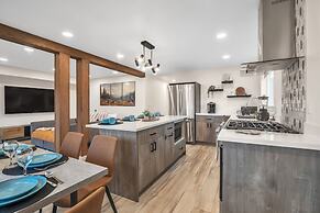 Pacific Northwest Retreat Duplex 3min from Seattle by RedAwning