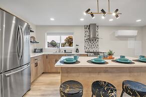 Pacific Northwest Retreat Duplex 3min from Seattle by RedAwning