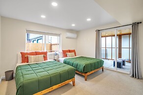 Pacific Northwest Retreat Duplex 3min from Seattle by RedAwning