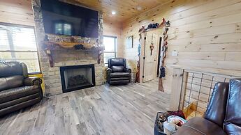 Lazy Bear Lodge 5 Bedroom Cabin by RedAwning