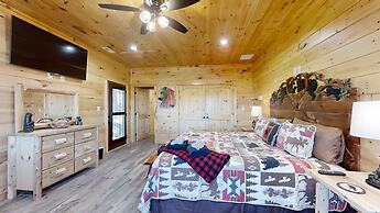 Lazy Bear Lodge 5 Bedroom Cabin by RedAwning
