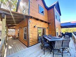 Lazy Bear Lodge 5 Bedroom Cabin by RedAwning