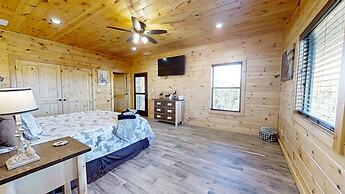 Lazy Bear Lodge 5 Bedroom Cabin by RedAwning