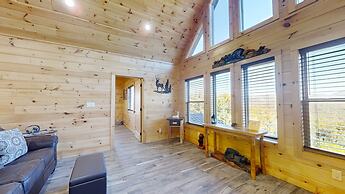 Lazy Bear Lodge 5 Bedroom Cabin by RedAwning