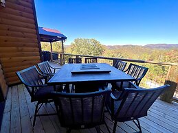 Lazy Bear Lodge 5 Bedroom Cabin by RedAwning