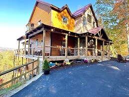 Lazy Bear Lodge 5 Bedroom Cabin by RedAwning