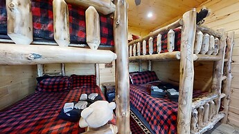 Lazy Bear Lodge 5 Bedroom Cabin by RedAwning