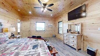 Lazy Bear Lodge 5 Bedroom Cabin by RedAwning