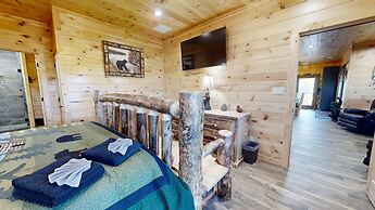 Lazy Bear Lodge 5 Bedroom Cabin by RedAwning