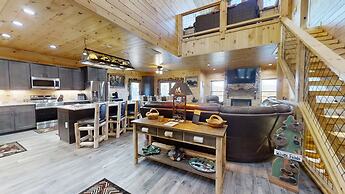 Lazy Bear Lodge 5 Bedroom Cabin by RedAwning