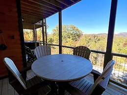 Lazy Bear Lodge 5 Bedroom Cabin by RedAwning