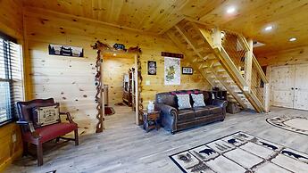 Lazy Bear Lodge 5 Bedroom Cabin by RedAwning