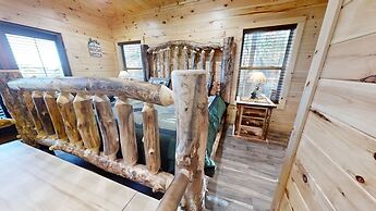 Lazy Bear Lodge 5 Bedroom Cabin by RedAwning