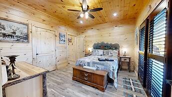 Lazy Bear Lodge 5 Bedroom Cabin by RedAwning
