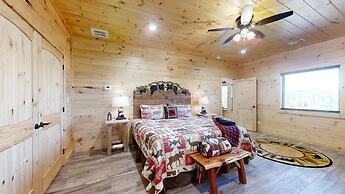 Lazy Bear Lodge 5 Bedroom Cabin by RedAwning