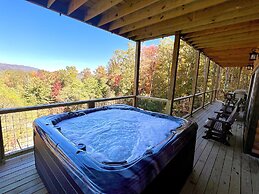 Lazy Bear Lodge 5 Bedroom Cabin by RedAwning