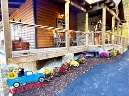Lazy Bear Lodge 5 Bedroom Cabin by RedAwning