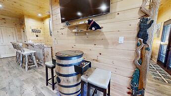Lazy Bear Lodge 5 Bedroom Cabin by RedAwning