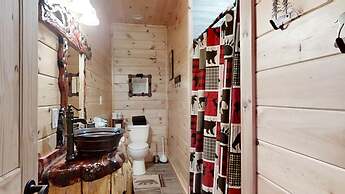 Lazy Bear Lodge 5 Bedroom Cabin by RedAwning