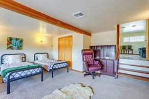 Spacious Arizona Retreat w/ Deck & Mountain Views!