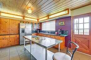 Spacious Arizona Retreat w/ Deck & Mountain Views!