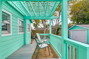 Galveston Vacation Rental: Deck & Central Location