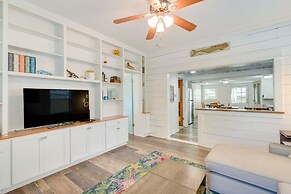 Galveston Vacation Rental: Deck & Central Location