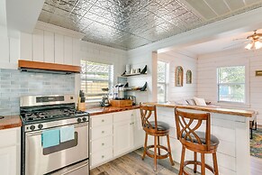 Galveston Vacation Rental: Deck & Central Location