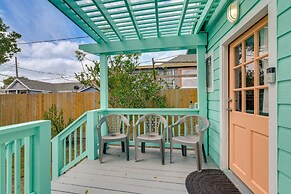 Galveston Vacation Rental: Deck & Central Location