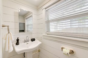 Galveston Vacation Rental: Deck & Central Location