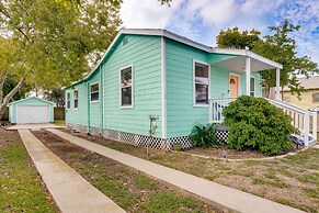 Galveston Vacation Rental: Deck & Central Location