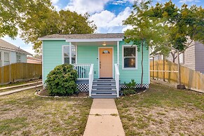 Galveston Vacation Rental: Deck & Central Location