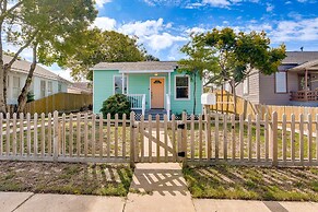 Galveston Vacation Rental: Deck & Central Location