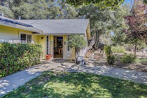 Pet Friendly Mariposa Retreat w/ Spacious Patio!