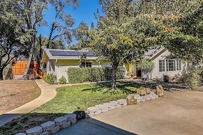 Pet Friendly Mariposa Retreat w/ Spacious Patio!