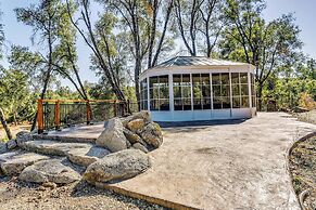 Pet Friendly Mariposa Retreat w/ Spacious Patio!