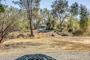 Pet Friendly Mariposa Retreat w/ Spacious Patio!