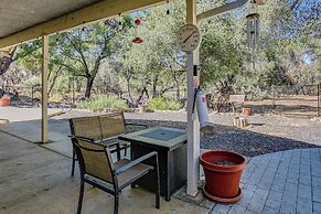 Pet Friendly Mariposa Retreat w/ Spacious Patio!