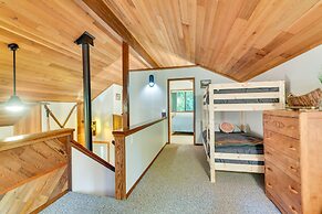 Rhododendron Creekside Cabin w/ Hot Tub & Fire Pit