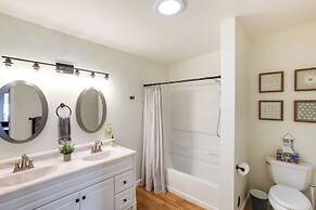 Harrison Getaway w/ Deck & Lake Views!