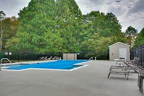 Serene Fancy Gap Cabin Retreat in Private Setting!